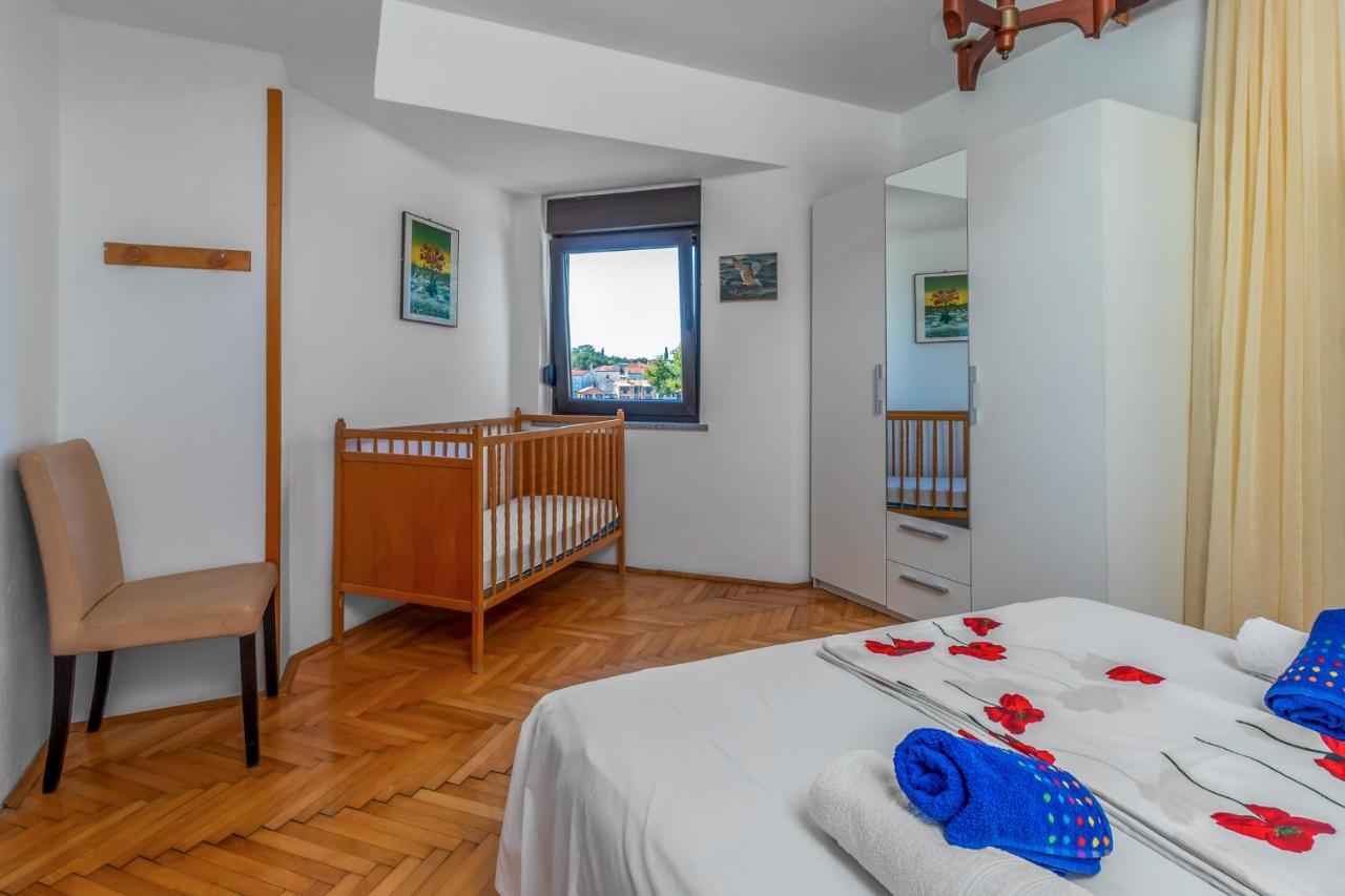 Maestral Apartments Малинска Экстерьер фото