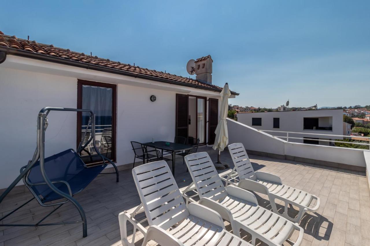 Maestral Apartments Малинска Экстерьер фото